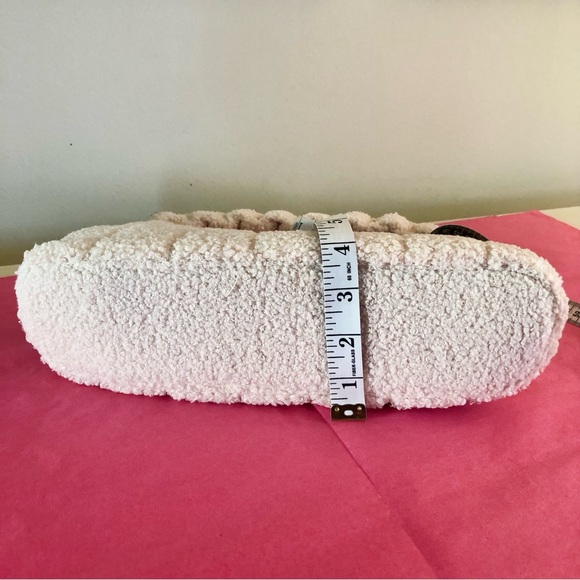 NWT. Skinny Dip London Fuzzy White Chain Shoulder Bag / Purse. - Picture 12 of 12